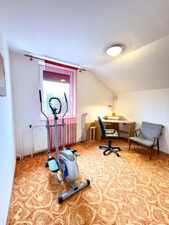 Reality KOMPLEX s.r.o. Vám ponúka na predaj priestranný zrekonštruovaný rodinný dom v Komárne s pozemkom vo vyhľadávanej lokalite !!! - fotografia 7