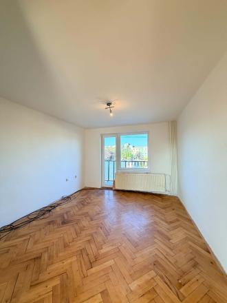 Reality KOMPLEX s.r.o. Vám ponúka na predaj 3-izbový byt s balkónom, vlastnou vykurovanou garážou a dvoma pivnicami v meste Hurbanovo! - fotografia 6