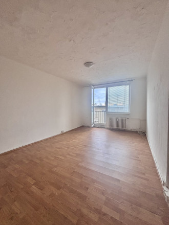 Reality KOMPLEX s.r.o., Vám ponúka na predaj priestranný 3 - izbový byt s výmerou 83 m2 na Damjanicjovej ulici v Meste Komárno. - fotografia 3
