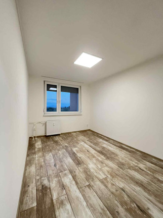 Reality KOMPLEX s.r.o. Vám ponúka na PRENÁJOM komfortnú dvojgarsónku v Komárne. - fotografia 3