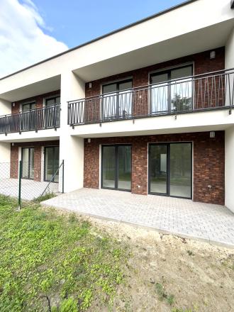 Reality KOMPLEX s.r.o. Vám ponúka na PREDAJ 4-izbové radové rodinné domy s vlastnou záhradou a dvomi parkovacími miestami v Okoličnej na Ostrove. - fotografia 15