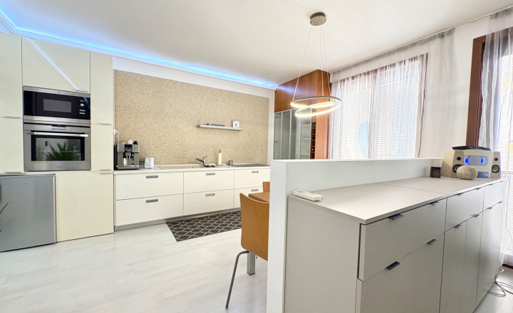 Reality KOMPLEX s.r.o. Vám ponúka na predaj LUXUSNÝ 2 izbový byt v absolútnom centre mesta Komárno na Nádvorí Európy !!! - fotografia 4