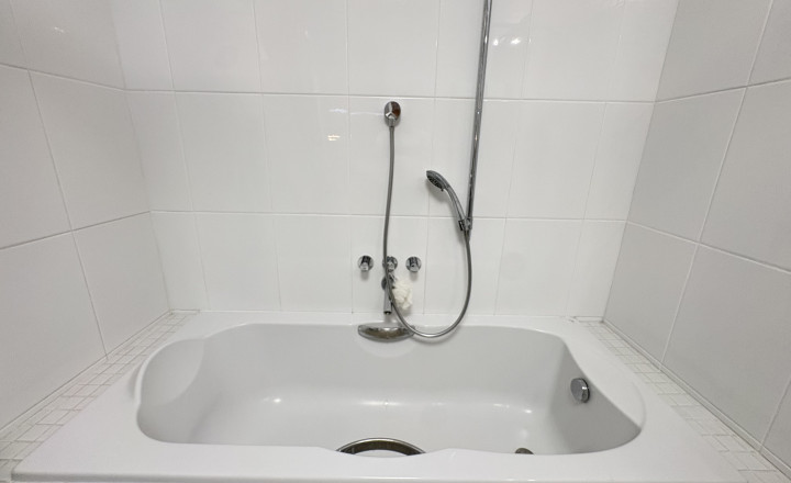 Reality KOMPLEX s.r.o. Vám ponúka na predaj LUXUSNÝ 2 izbový byt v absolútnom centre mesta Komárno na Nádvorí Európy !!! - fotografia 10