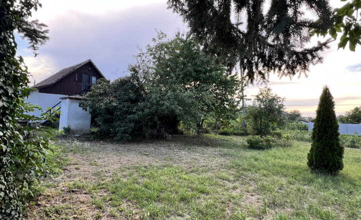 Na PREDAJ menší rodinný dom na veľkom pozemku v tichom prostredí v Martovciach! - fotografia 1