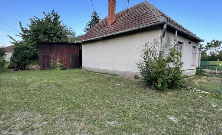 Na PREDAJ menší rodinný dom na veľkom pozemku v tichom prostredí v Martovciach! - fotografia 10