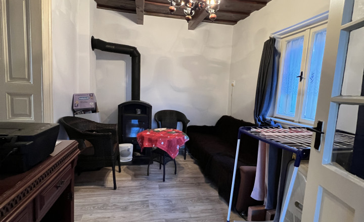 Na PREDAJ menší rodinný dom na veľkom pozemku v tichom prostredí v Martovciach! - fotografia 6