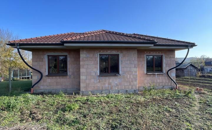 EXKLUZÍVNE Vám ponúkame NA PREDAJ rodinný dom v malebnom prostredí - v obci Pozba - fotografia 12