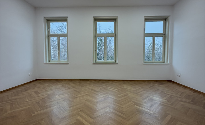 Reality KOMPLEX s.r.o. Vám ponúka v samotnom srdci mesta Komárno na prenájom priestranný a reprezentatívny kancelársky priestor, - fotografia 1