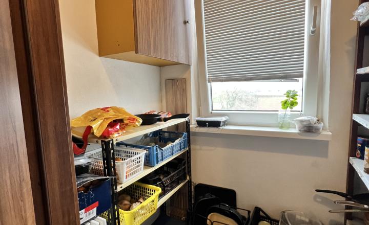 Pekný, zrekonštruovaný trojizbový byt s balkónom v Komárne na PREDAJ - fotografia 8