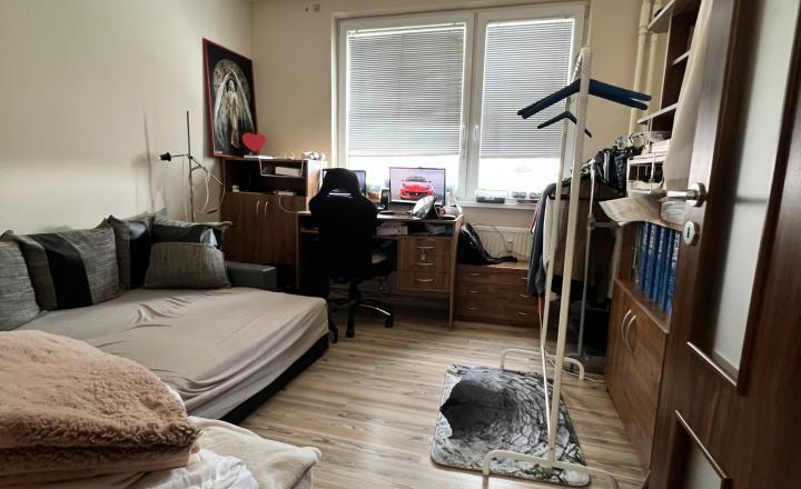 Pekný, zrekonštruovaný trojizbový byt s balkónom v Komárne na PREDAJ - fotografia 4