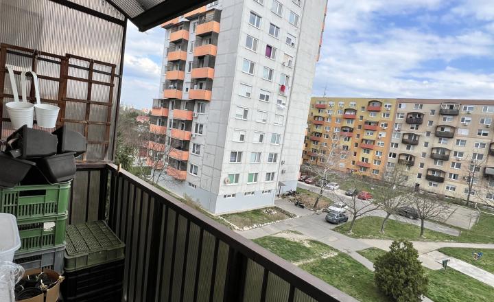 Pekný, zrekonštruovaný trojizbový byt s balkónom v Komárne na PREDAJ - fotografia 9