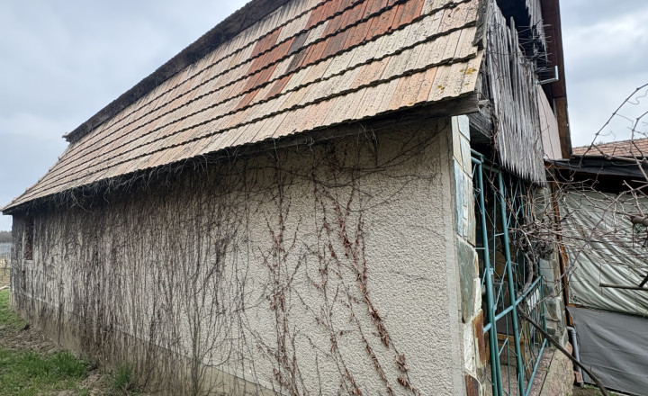Velká zľava !!! IBA U NÁS !!! Reality KOMPLEX s.r.o. ponúka EXKLUZÍVNE na predaj poschodovú chatu s pivnicou v chatovej oblasti Chotín !!! - fotografia 1