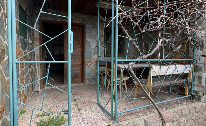 Velká zľava !!! IBA U NÁS !!! Reality KOMPLEX s.r.o. ponúka EXKLUZÍVNE na predaj poschodovú chatu s pivnicou v chatovej oblasti Chotín !!! - fotografia 5