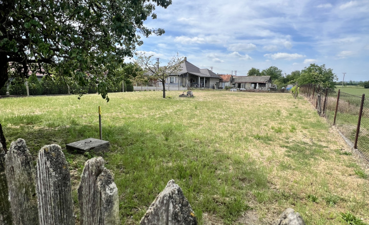 Na PREDAJ starý rodinný dom s veľkým pozemkom v Kravanoch nad Dunajom! - fotografia 10