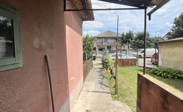 Na PREDAJ starý rodinný dom s veľkým pozemkom v Kravanoch nad Dunajom! - fotografia 13