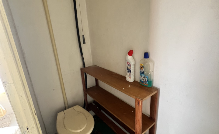 Na PREDAJ starý rodinný dom s veľkým pozemkom v Kravanoch nad Dunajom! - fotografia 6
