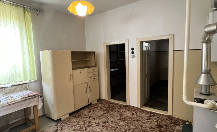 Na PREDAJ starý rodinný dom s veľkým pozemkom v Kravanoch nad Dunajom! - fotografia 3