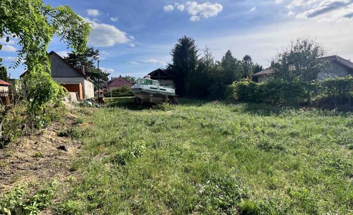 Veľký pozemok na PREDAJ 300 m od brehu Dunaja v Kravanoch nad Dunajom aj pre investorov! - fotografia 3