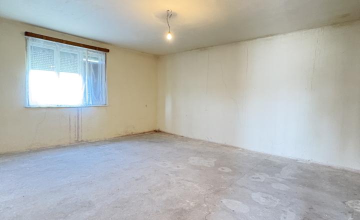 Velká zľava !!! Iba u nás !!! Reality KOMPLEX s.r.o., Vám exkluzívne ponúka na predaj priestranný rodinný dom v pokojnej obci Pribeta !!! - fotografia 8