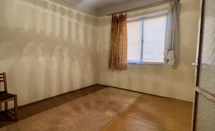 VEĽKORYSÝ RODINNÝ DOM  S VÝNIMOČNÝM PRIESTOROM A POZEMKOM V POKOJNEJ ČASTI KOMÁRNA (NOVÁ STRÁŽ) - na PREDAJ - fotografia 1