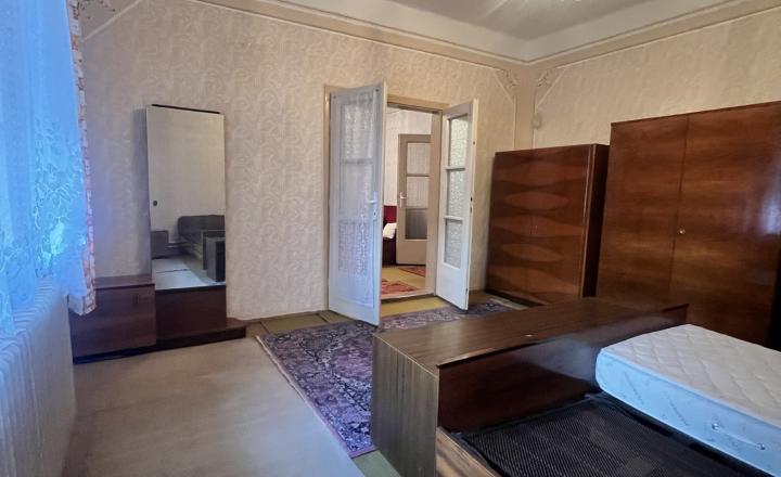 VEĽKORYSÝ RODINNÝ DOM  S VÝNIMOČNÝM PRIESTOROM A POZEMKOM V POKOJNEJ ČASTI KOMÁRNA (NOVÁ STRÁŽ) - na PREDAJ - fotografia 22