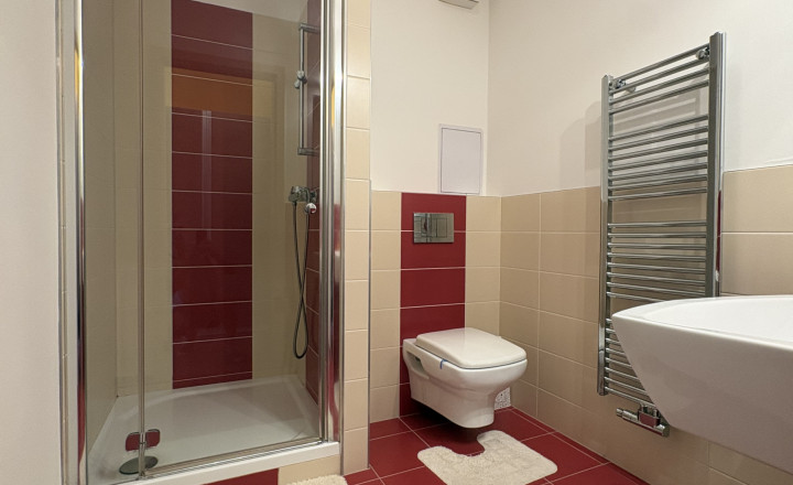 Iba u nás!!! Reality KOMPLEX s.r.o.,Vám ponúka na prenájom moderne zrekonštruovaný, zariadení 1-izbový byt v tichej časti Komárna !!! - fotografia 5