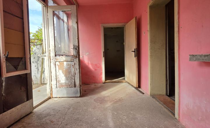 Reality KOMPLEX s.r.o. ponúka Vám na predaj 3-izbový rodinný dom v obci Medveďov - fotografia 7