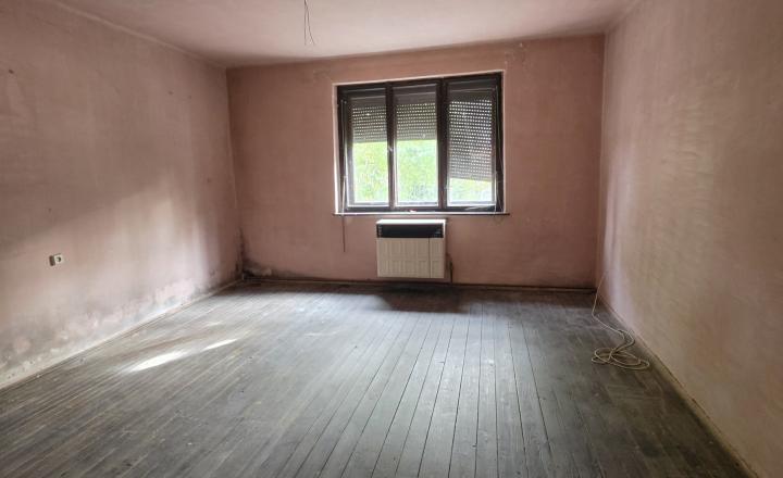 Reality KOMPLEX s.r.o. ponúka Vám na predaj 3-izbový rodinný dom v obci Medveďov - fotografia 6