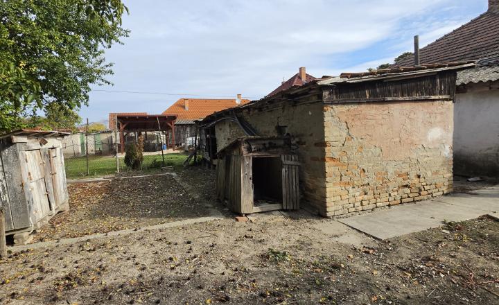 Reality KOMPLEX s.r.o. ponúka Vám na predaj 3-izbový rodinný dom v obci Medveďov - fotografia 17