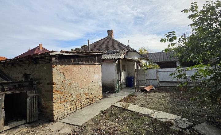 Reality KOMPLEX s.r.o. ponúka Vám na predaj 3-izbový rodinný dom v obci Medveďov - fotografia 19